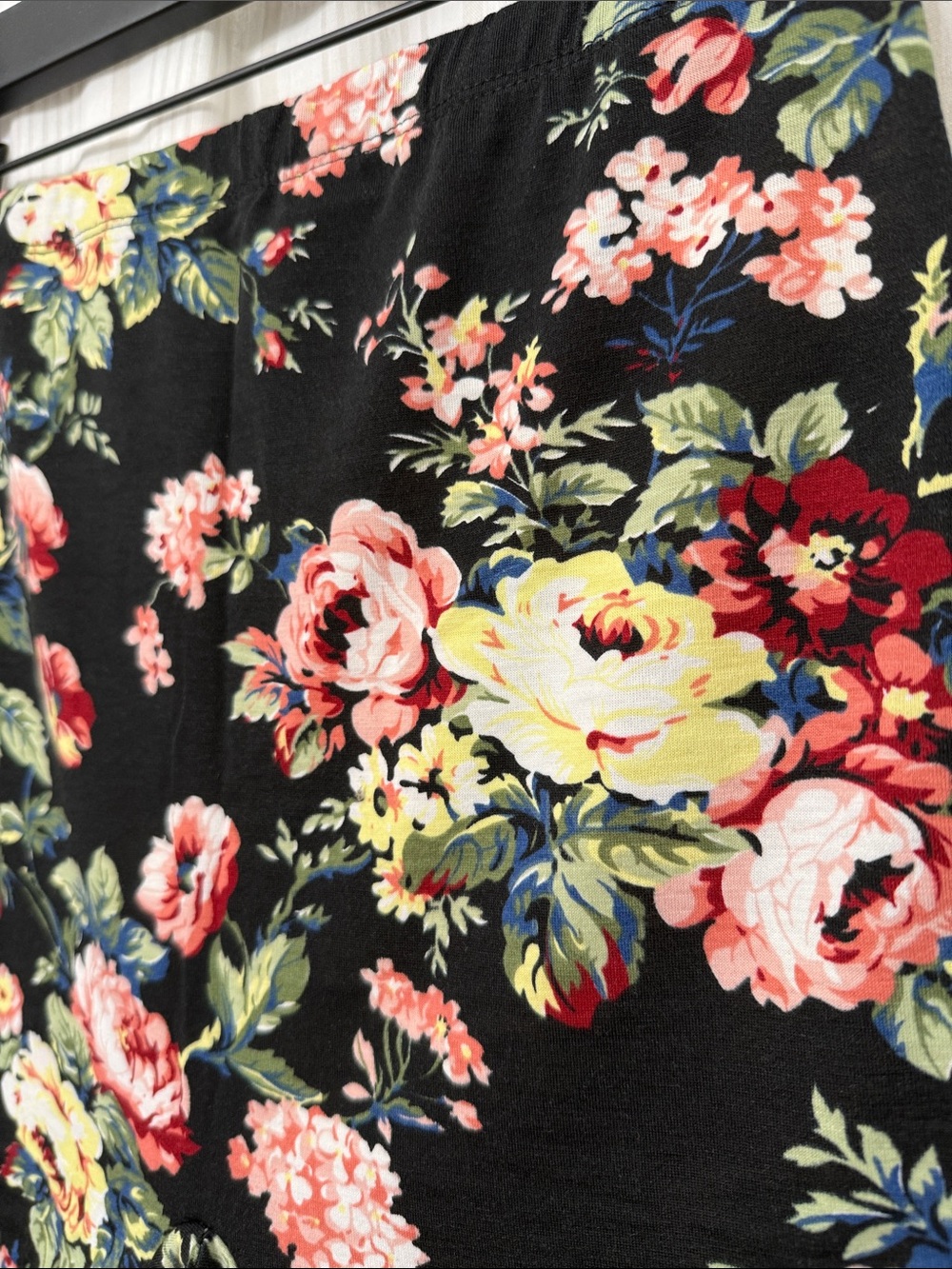 🌈5/$25 BUNDLE! High Waisted Floral Bike Shorts NWOT - Picture 2 of 4